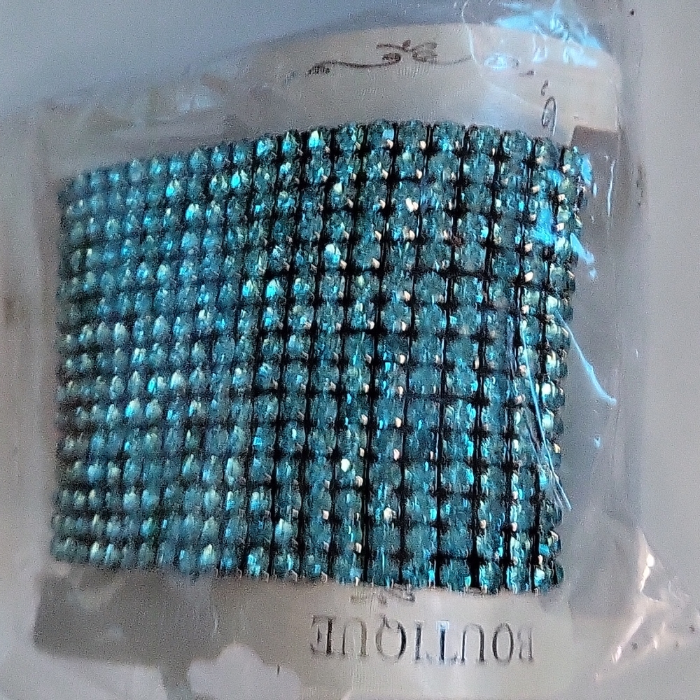 Women's Fashion hand band bracelet - Picture 2 of 3
